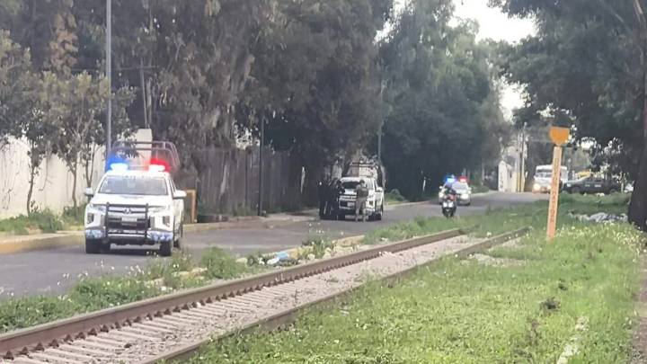 Hallan cuerpo putrefacto y maniatado detrás del tianguis de La Cuchilla en Puebla