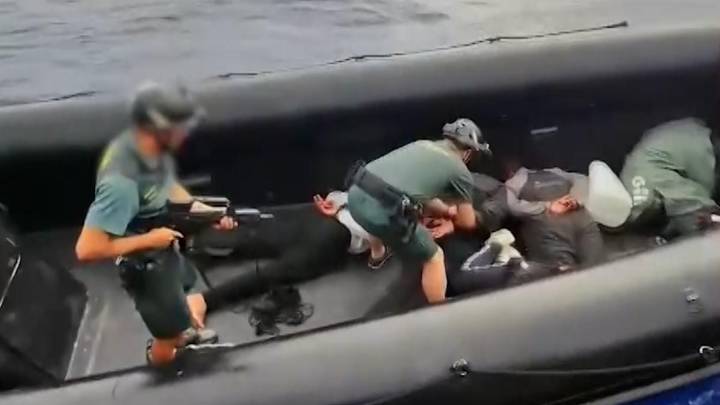 Así es como la Guardia Civil intercepta 860 kilos de hachís en la desembocadura del Guadalquivir