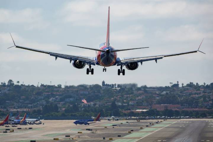 Reconocida aerolínea de EE.UU. elimina política y exigirá compra de asiento adicional a pasajeros de talla grande desde 2026