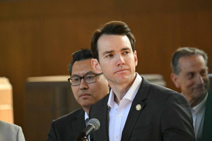 Republican Congressman Calls to End the National Arms Race over Redistricting