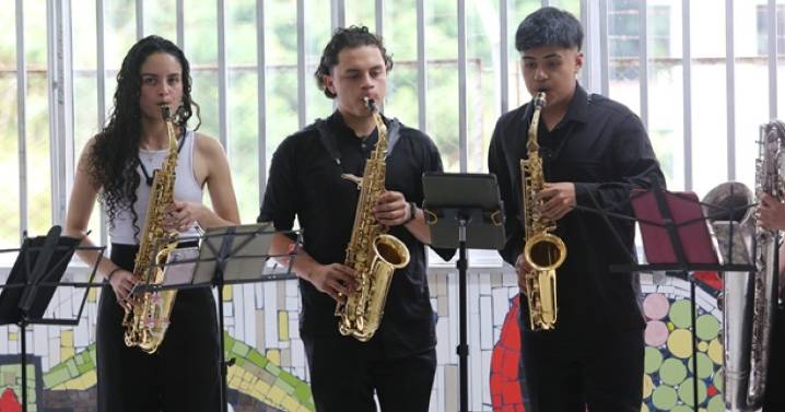 Cima llegó a los barrios de Manizales con ensamble de saxofones