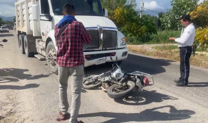 UN HOMBRE LESIONADO EN CHOQUE DE FRENTE CONTRA GÓNDOLA