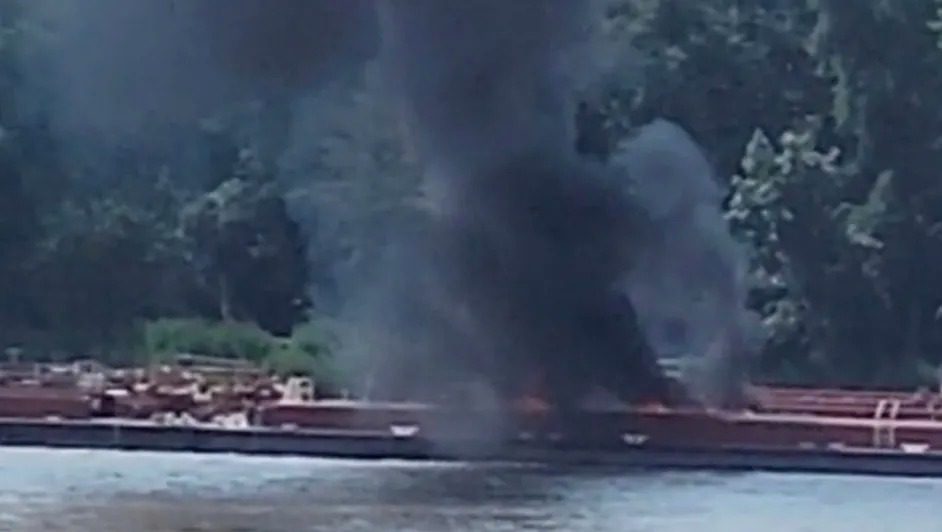 Helicóptero se desploma sobre el río Mississippi y deja dos muertos