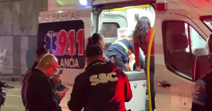 Mientras dormía: Madre e hijo caen de cinco metros tras recargarse en un puente en la colonia Guerrero