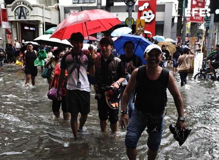 Un ciclón causa inundaciones y cancelaciones de vuelos a su paso por el norte de Filipinas