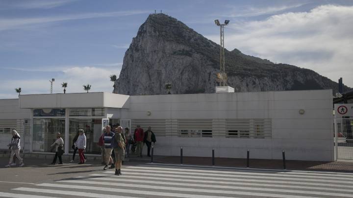 La Línea ya espera que la verja de Gibraltar pueda demolerse en enero