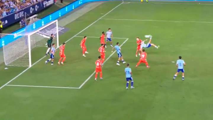 Un gol de chilena de Rafa Rodríguez da la victoria al Málaga
