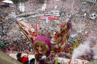 Fiesta, poesía y compromiso social: así arrancó Aste Nagusia 2025 desde el Arriaga