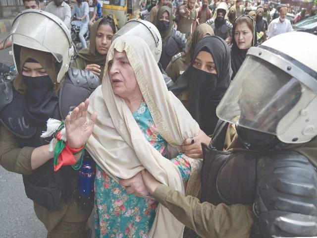 PTI's much-hyped protest ends in a whimper