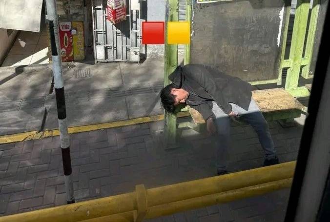 Encuentran a jóvenes tirados en vía pública tras excederse por celebraciones de Arequipa
