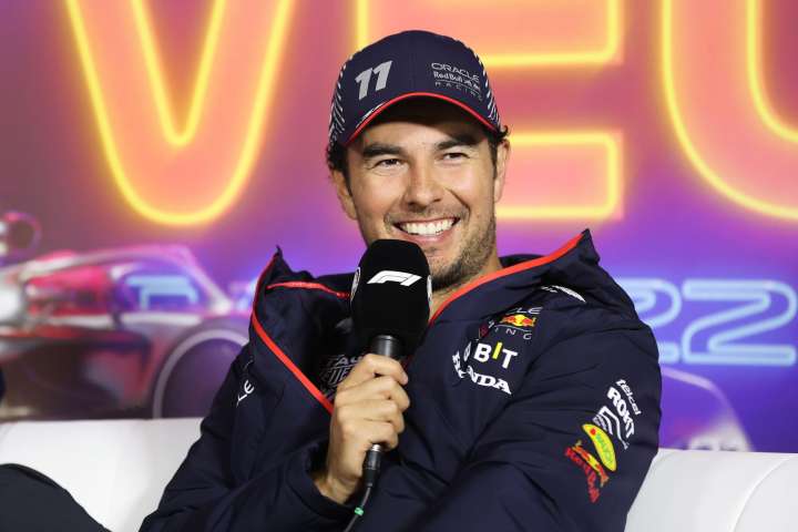 Checo Pérez aún sin un camino claro