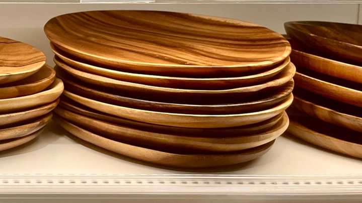 Aldi's Acacia Serving Tray Offers A High-End Look On A Budget, But Is It Worth Buying?