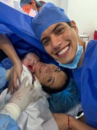 ¡Mario Bruno da la bienvenida a su primogénito! ¡La paternidad ya es una realidad para el famoso!