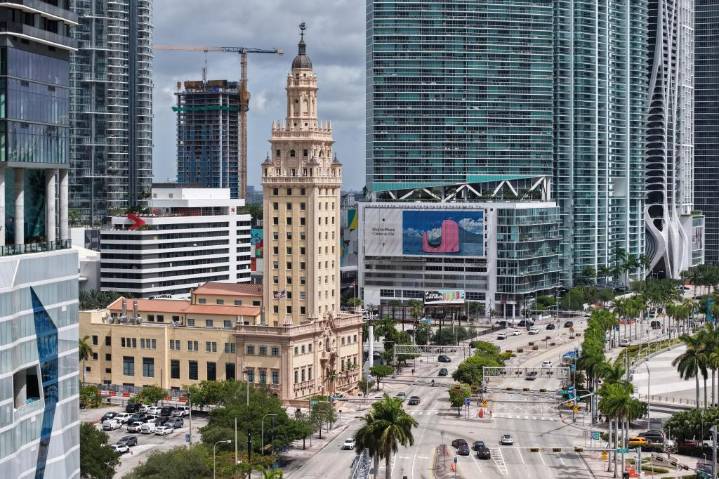 Torre de la Libertad de Miami reabre mientras Trump aumenta arrestos en la ciudad del orgullo cubano