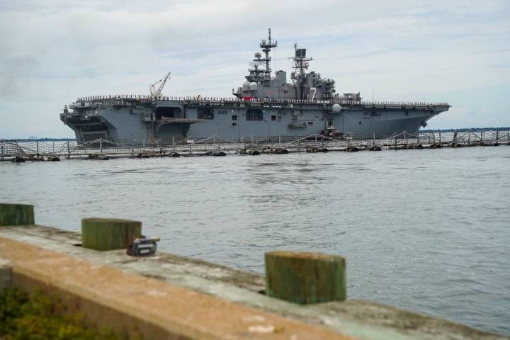 Buques de guerra y marines despliega EE. UU. cerca de Venezuela