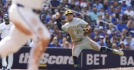 Chourio and Yelich hit back-to-back HRs off Hoffman in the ninth as the Brewers beat the Blue Jays