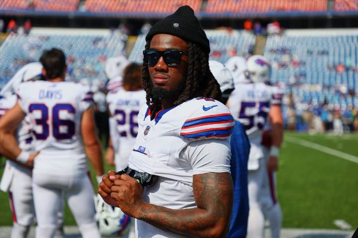 James Cook rejoins Bills teammates on field amid contract dispute