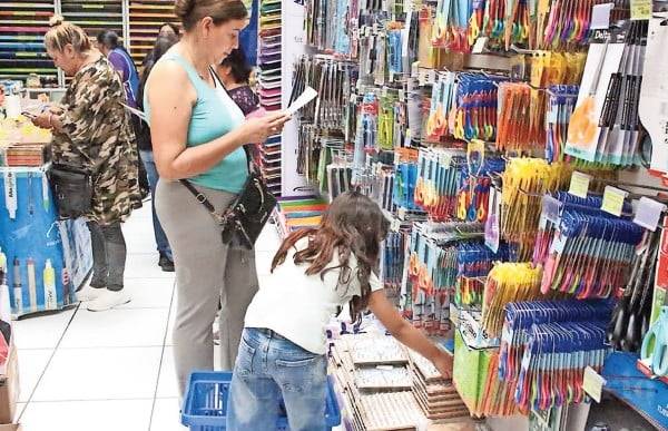 Pedirán fin de semana sin impuestos en útiles