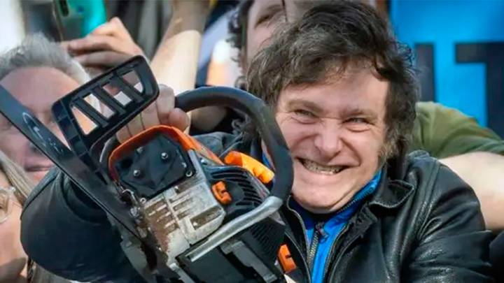 Motosierra sin fin: a cuántos empleados públicos despidió Javier Milei en 20 meses