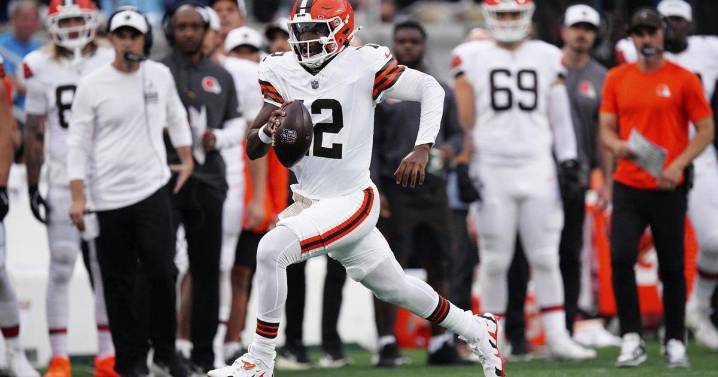 Browns' Shedeur Sanders impressive in NFL preseason debut, tosses 2 TD passes in win over Panthers