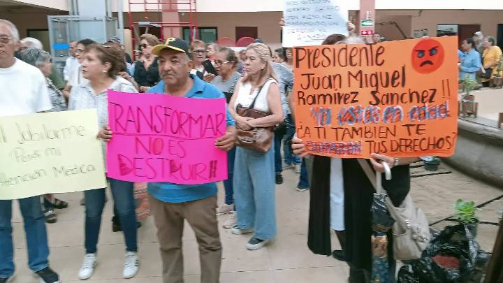 Por segunda vez se manifiestan jubilados y pensionados del gobierno municipal de Celaya