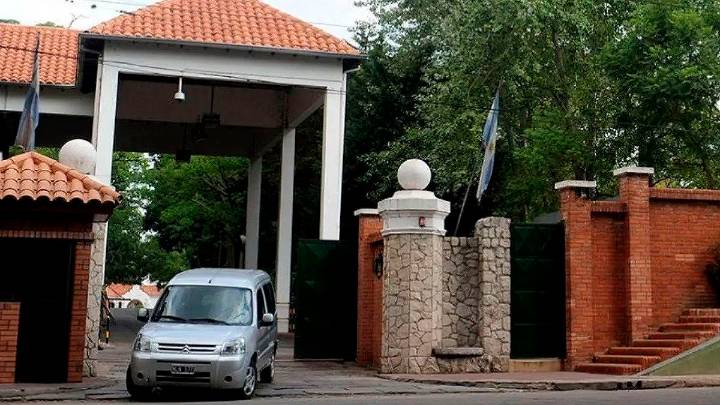 Milei cenará esta noche en Olivos con diputados propios y aliados