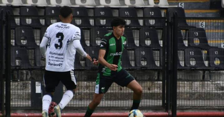 Jugó en la Selección de béisbol, pero optó por el fútbol y este lunes puede debutar en Chicago ante Central Norte