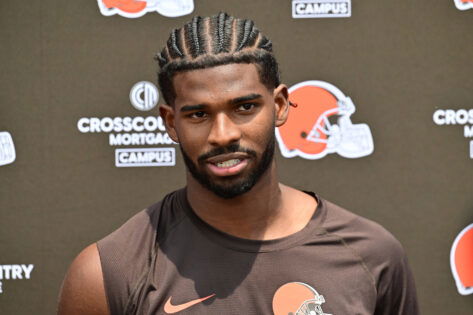 Browns Receivers Divided With Shedeur Sanders’ Gesture as QB Unhappy With Debut vs. Panthers Shedeur Sanders impresses in Browns’ win, but his self-critique and locker-room gesture steal the spotlight