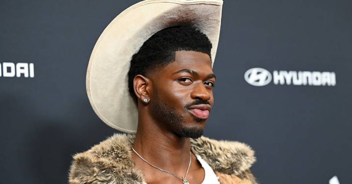 ‘Old Town Road’ Star Lil Nas X Arrested After Roaming Street Half
