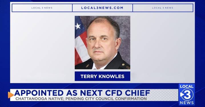 UPDATE: Chattanooga's next Fire Chief, Terry Knowles, being sworn in Thursday
