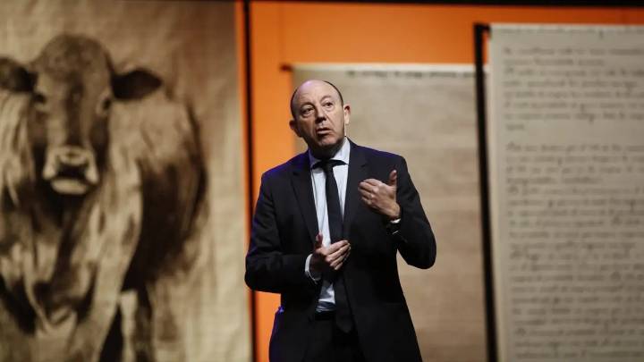 Gonzalo Bernardos, economista, alerta sobre la precarización de España: "Todos conocemos a alguien que se gana bien la vida y no llega a fin de mes"