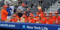 Carlos Mendoza meets Little Leaguers from Venezuela hometown