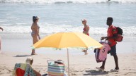 La venta de falsificaciones en el litoral de la Región, filón económico para las mafias