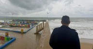 Parte del muelle histórico de Crash Boat colapsa tras el paso del huracán Erin