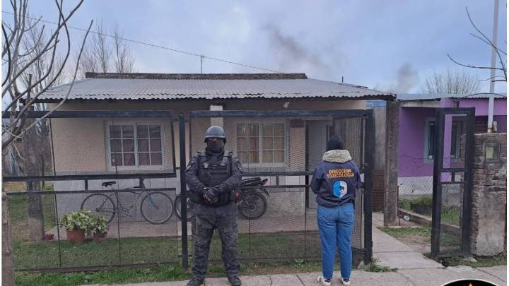 Bovril: siete allanamientos por droga, 18 personas identificadas y dos detenidos
