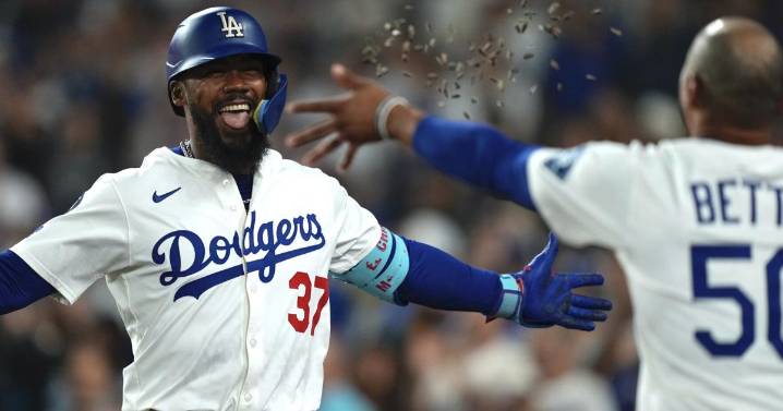 Betts' sacrifice fly and Hernández's homer lift Dodgers over Padres for tie in NL West