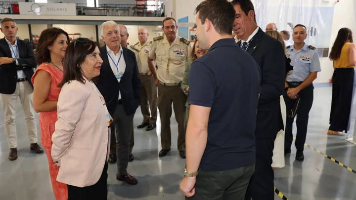 Margarita Robles se confiesa "absolutamente impresionada" con el Aeropuerto de Teruel