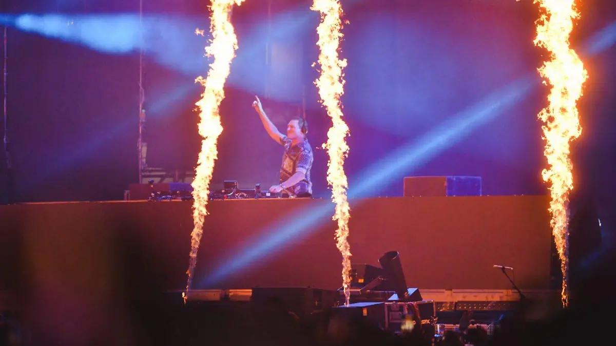 Tiësto electrificó el Foro de las Estrellas de la Fenapo