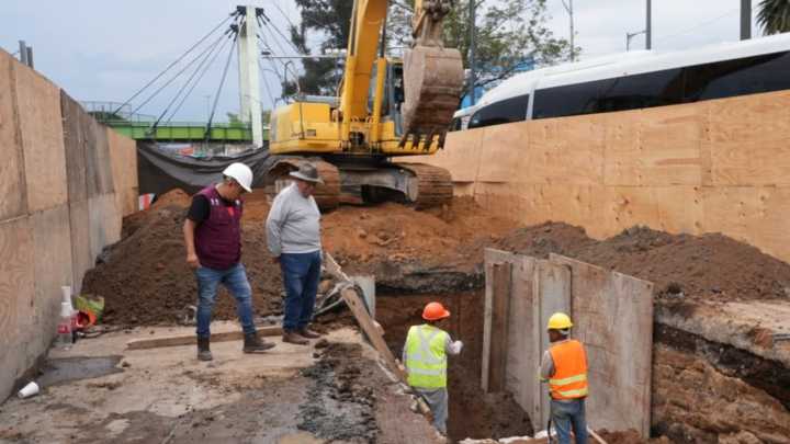 Socavón en Calzada Zaragoza: reparación lleva 65% de avance; reabrirían vialidad en una semana
