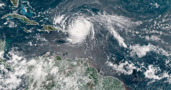 Watch Hurricane Erin live as terrifying tracker shows 140mph winds battering coast