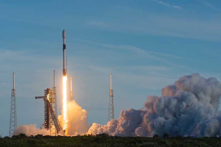 White House issues executive order to revamp commercial space regulations