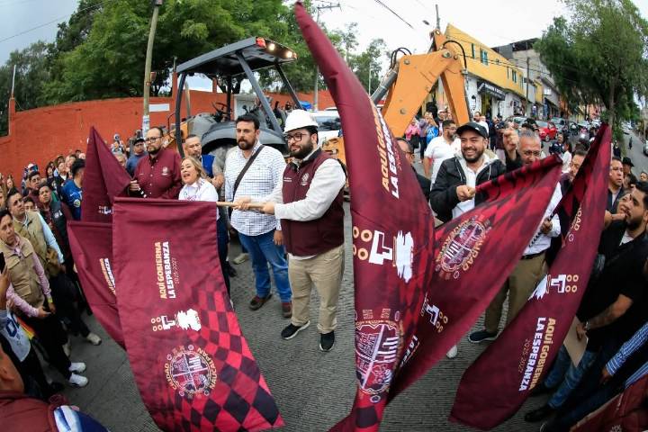 En Naucalpan dan banderazo a rehabilitación de calle Molinos de Viento; anuncian nuevo polideportivo