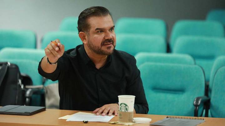 Sí es Alejandro Galván deudor alimentario