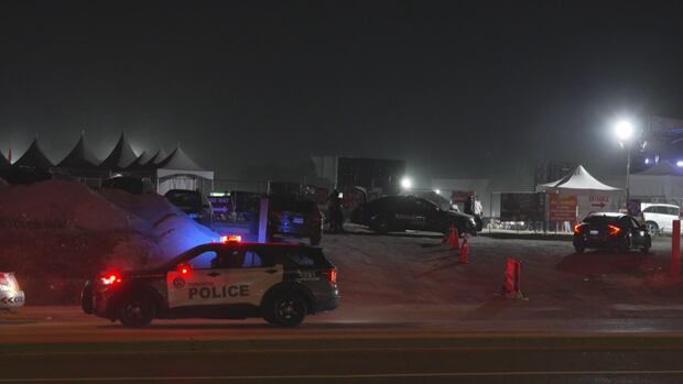 Police searching for suspects after Scarborough robbery and stabbing
