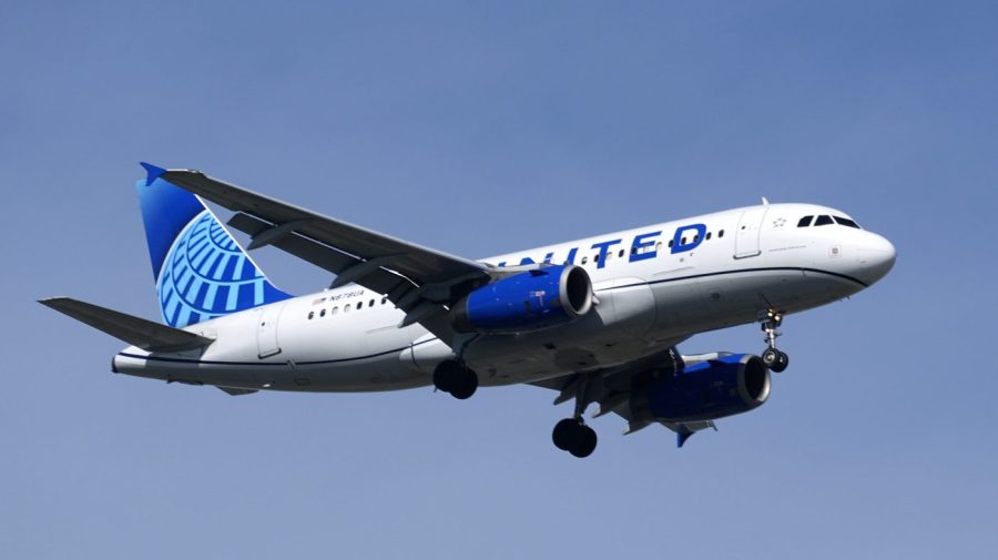 United Airlines under ground stop 'due to a technology issue'