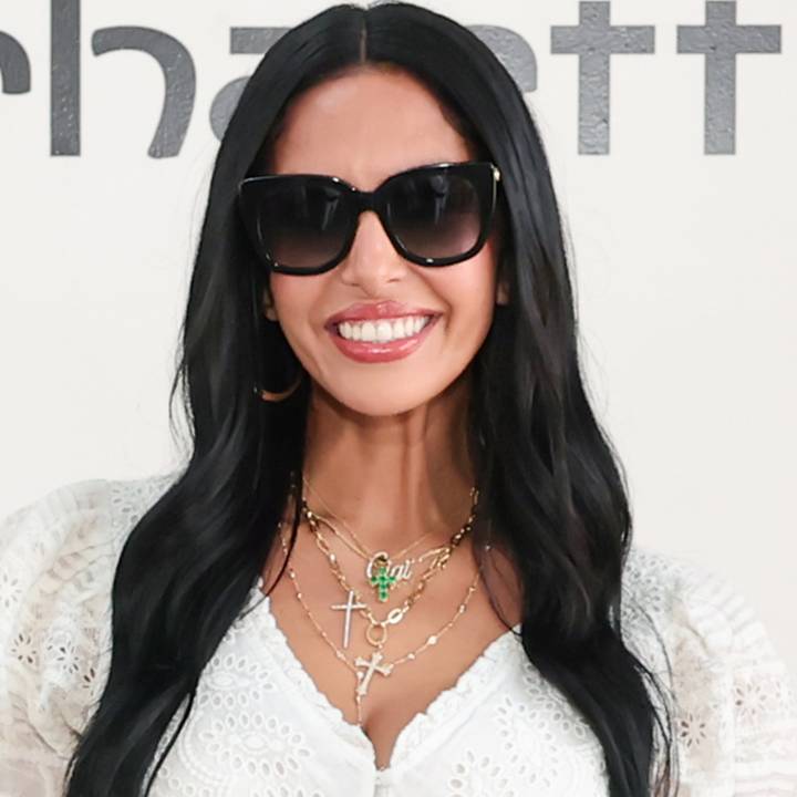Vanessa Bryant New Photos: Kisses Dog With Lipstick