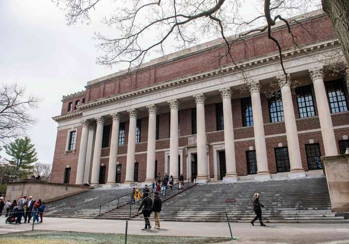Harvard sopesa pagar 500 millones de dólares para cerrar la disputa con Trump