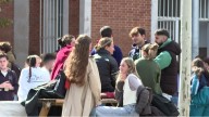 La emancipación juvenil sigue en mínimos: solo el 15,2 % se va de casa