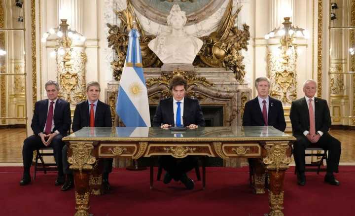 Milei ratificó los vetos y atacó al Congreso