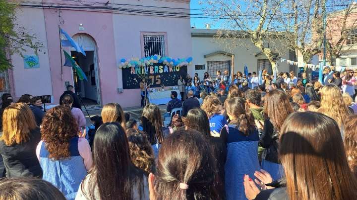 El Jardín de Infantes N° 902 “Dr. Ricardo Gutiérrez” celebró sus 75 años